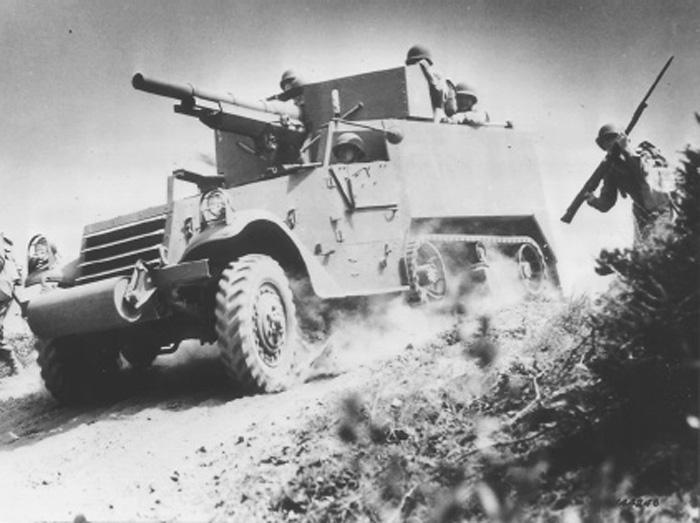 An M3 on maneuvers in 1942 A larger gun shield was added in response to combat - фото 1