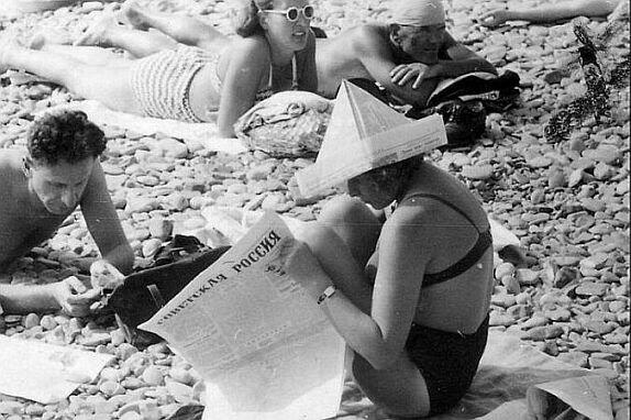 Батуми пляж 1962 год Серёжка купался до посинения и вылезал из воды только по - фото 5