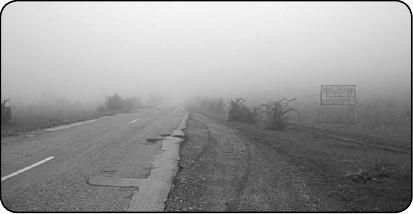 Рис 45 Даже не самый густой туман часто является причиной аварий Наличие в - фото 39