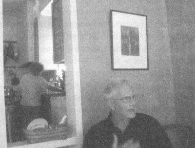 На этих снимках поэта Майкла Палмера сделанных в его квартире в СанФранциско - фото 2