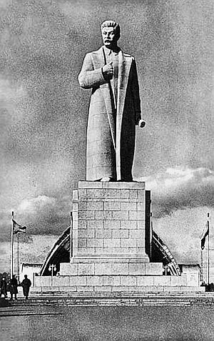 Памятник Сталину в Сталинграде на канале Волгодон Колонный зал Дома Союзов - фото 24