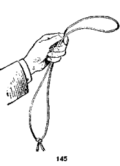 Фокусник берет ножницы и обстригает концы одного из узлов веревки Кусочки - фото 141