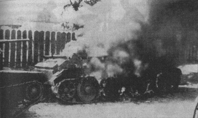 Горящий танк БТ Украина 1941 г Картины катастроф всегда похожи друг на - фото 18