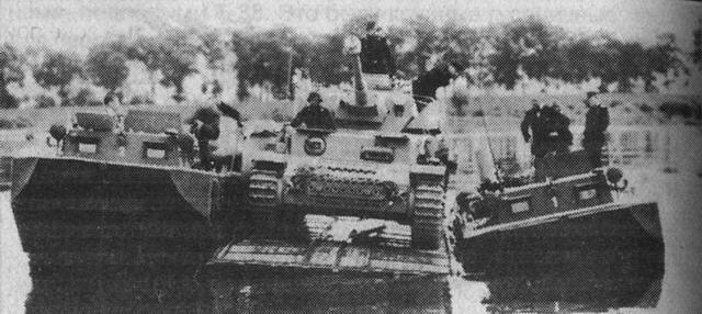 LWS в действии Два транспортера перевозят через реку танк PzIV Шпильбергер - фото 32