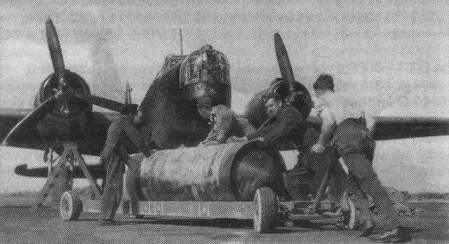 Большая бомба для стратегических целей Загрузка 4000фунтовой 1814 кг бомбы - фото 39