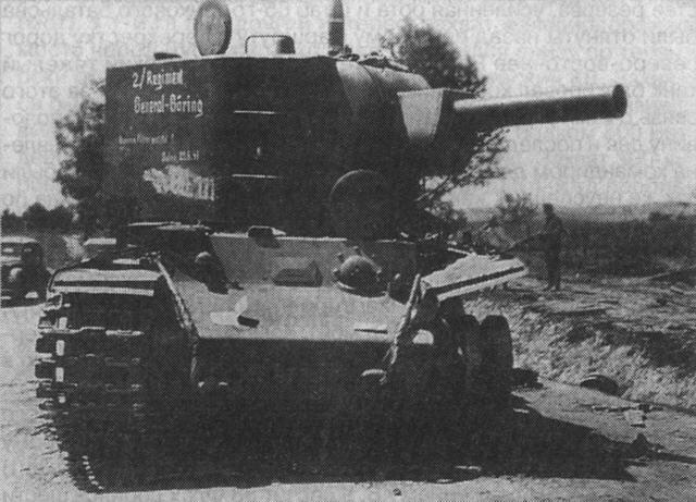 Он не остановил танковую группу Подбитый немецкими зенитчиками танк КВ2 Из - фото 43