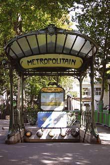 В Париже существует обширная автобусная сеть Она включает в себя не только - фото 8