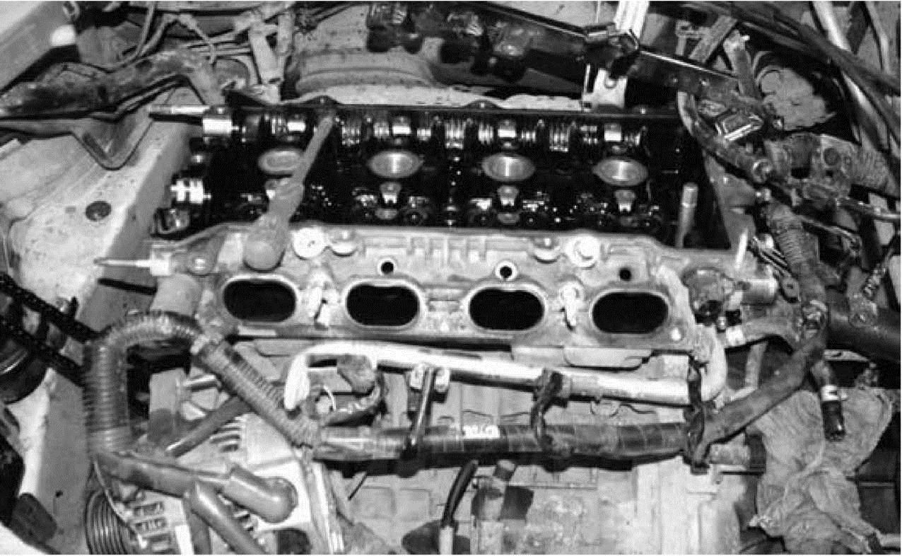 Рис 12 Двигатель со снятой головкой блока цилиндров Внутри цилиндра - фото 2