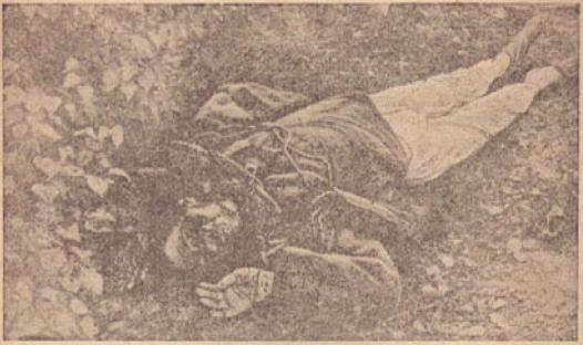 Немецкие палачи замучили красноармейца На снимке видна веревка которой он был - фото 2