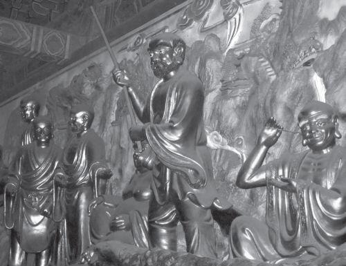Скульптура Бодхидхармы среди архатов в монастыре Шаолиньсы Загадка Бодхидхармы - фото 2