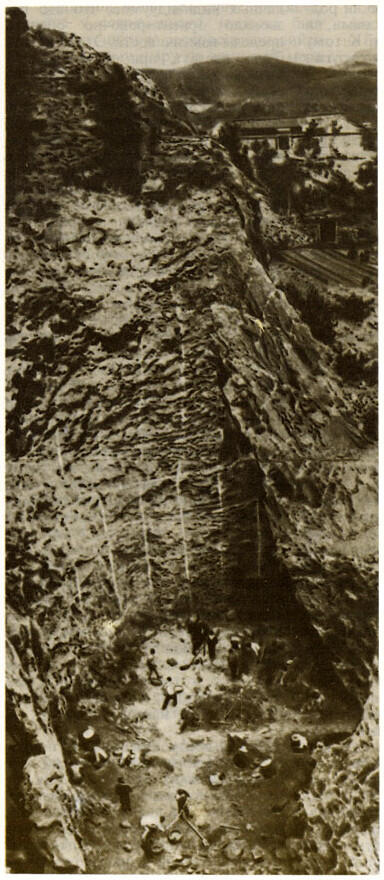 Рис 2 Полевые работы на местонахождении Котцетанг в 1929 году Видны стены - фото 2