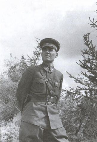 Командующий Западным фронтом генераллейтенант И С Конев Снимок сделан в - фото 6