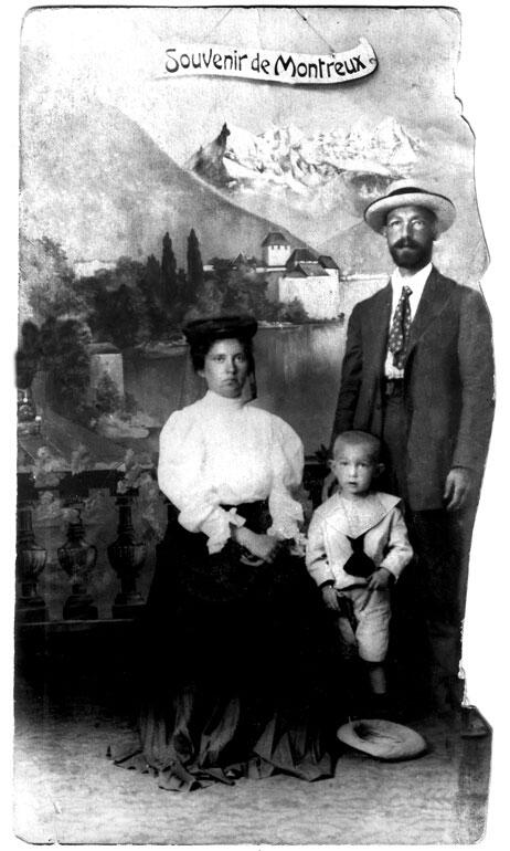 Давид Гандлевский с женой Софьей и сыном Моисеем Швейцария конец 1900х - фото 2