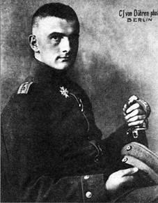 Лейтенант Лотар фон Рихтгофен вскоре после награждения орденом ПурлеМерит На - фото 2