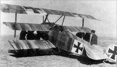 Манфред в кабине своего Фоккера Dr12717 февраль 1918 г Прочие самолёты - фото 20