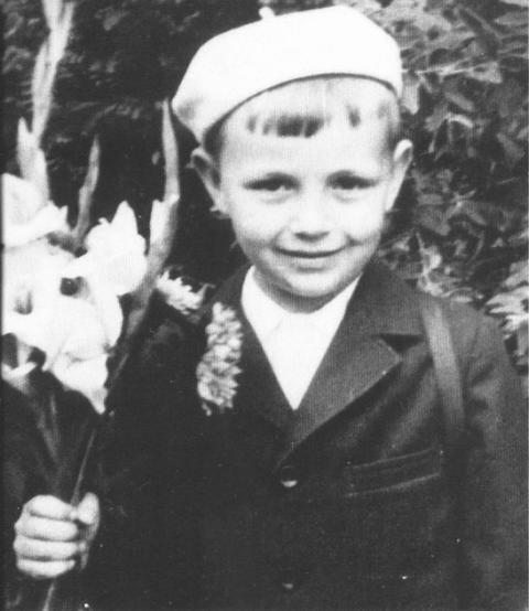 Alexander Zuyev age 7 first day of school Samara 1968 Father Mikhail - фото 2