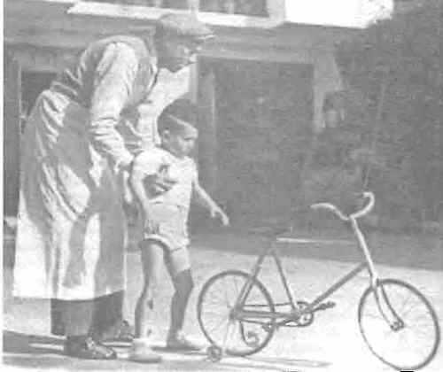 Фернан Мейссонье с отцом во дворе кафе Лаперлье в Алжире Мое детство Когда я - фото 1