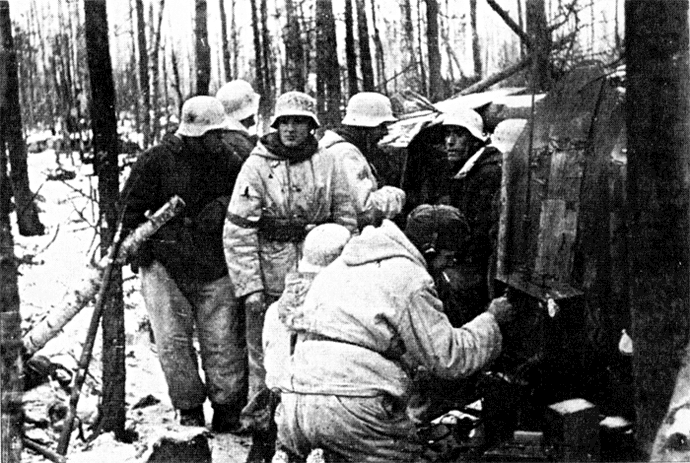 Во время лесных боев у Волховского котла немецкое радиоотделение находясь - фото 49