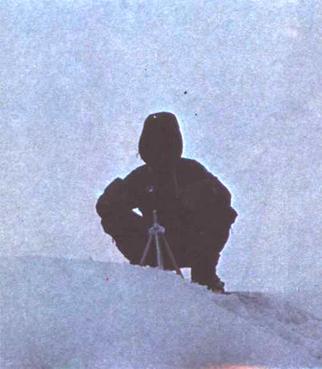 Вершина Эвереста была отмечена китайским геодезическим штативом который - фото 112