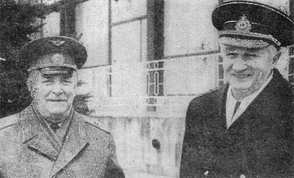 Дважды Герои Советского Союза генералмайоры авиации М В Кузнецов и В И - фото 43