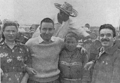 Гарсия Маркес и Мерседес Мехико 1966 Гарсия Маркес с женой и их сыновья - фото 5