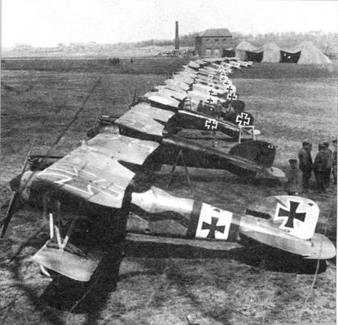 Jasta 11 на аэродроме Рукур середина апреля 1917 г Командирская машина вторая - фото 8