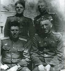 Руководство 250 Гв БАП Мелец 1945 г В Гордиловский сидит справа - фото 16