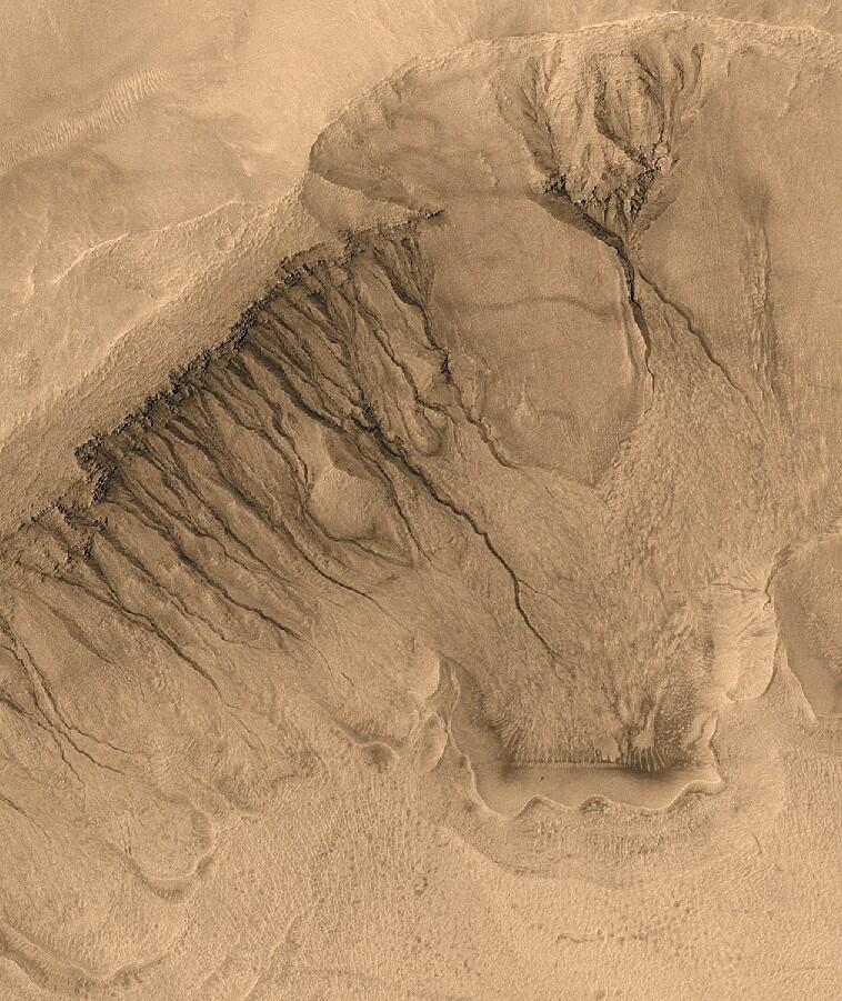 Рис 6 Склон кратера с протоками 39S 166W В нижней части снимка - фото 6