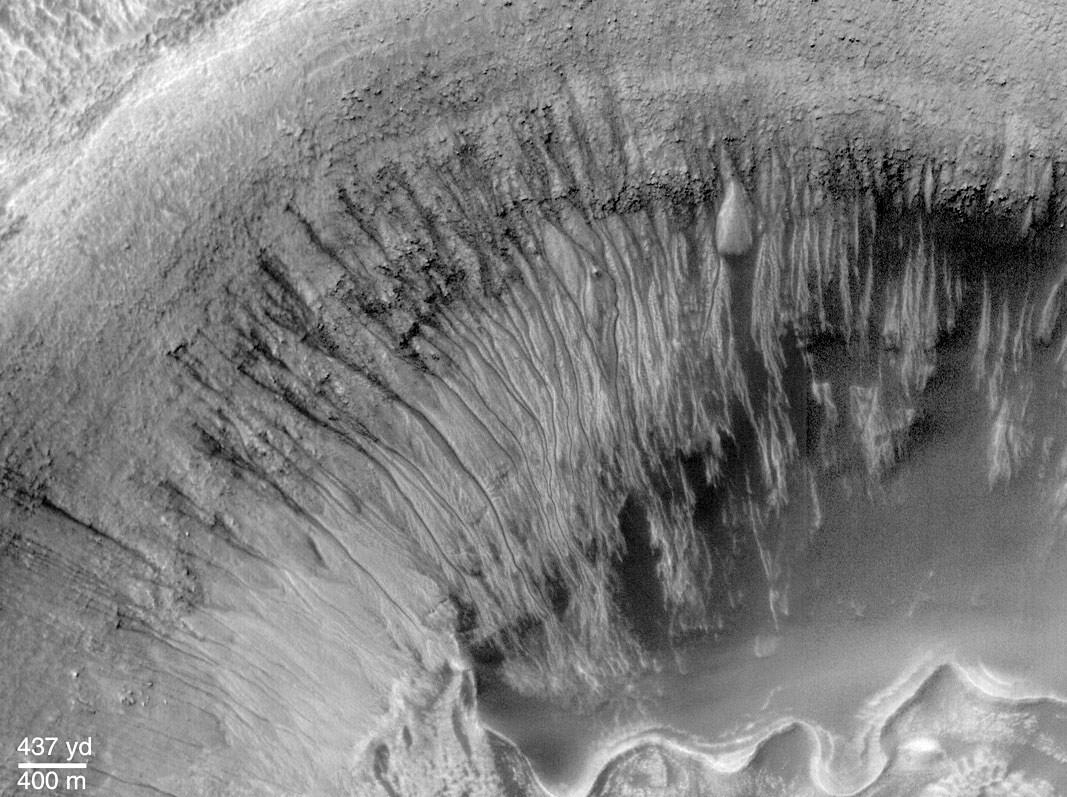 Рис 7 Бассейн на дне небольшого кратера расположенного внутри кратера - фото 7