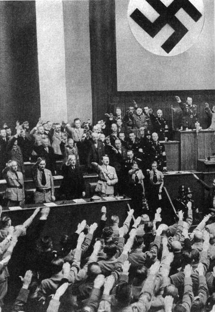 Гитлер рассказавший об уничтожении заговорщиков Эрнста Рёма и его банды - фото 48