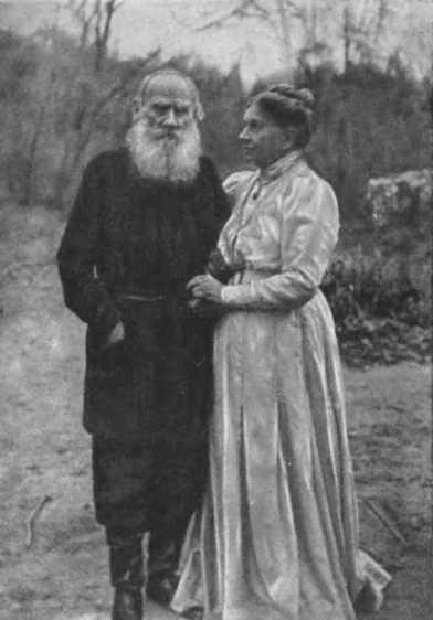 Л Н Толстой и С А Толстая в годовщину свадьбы Ясная Поляна 1910 г Л - фото 95