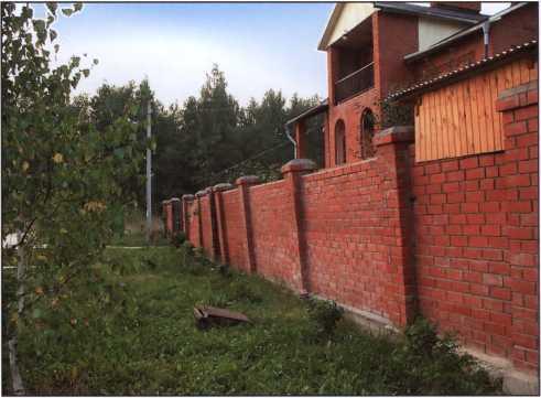 Ограда завалена изза неглубокого заложения опор фундамента или изза слабого - фото 289