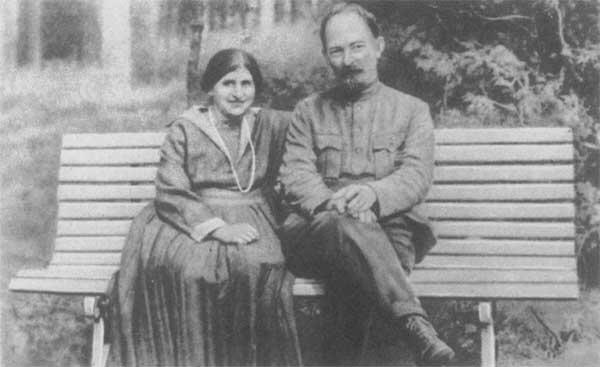Ф Э Дзержинский с женой Софьей Сигизмундовной на даче под Москвой 1923 г - фото 10