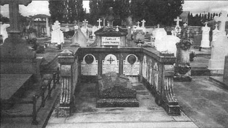 Кладбище в Ланде последнее пристанище аса lArc de Triomphe в первых рядах - фото 13
