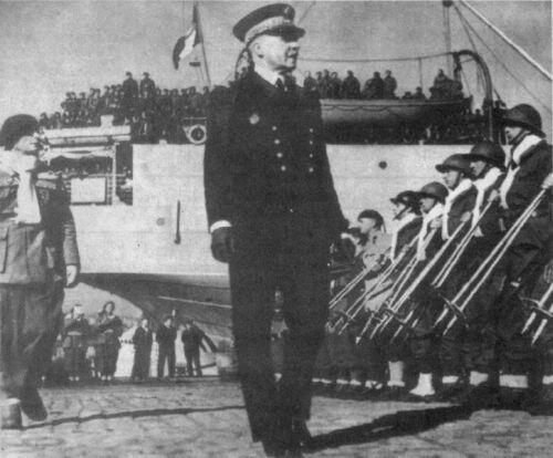 Рис 4 Адмирал Лаборд инспектирует подразделения Иностранного легиона перед - фото 4