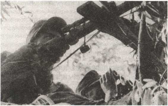 Немецкий снайпер в бою Сначала мое присутствие в рядах снайперов оставалось без - фото 3