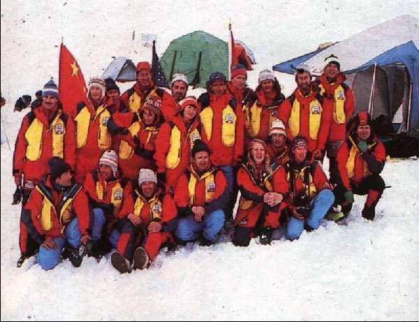 17 Основной состав экспедиции ГЛАВА I Как попасть на Эверест 18 Гора - фото 22