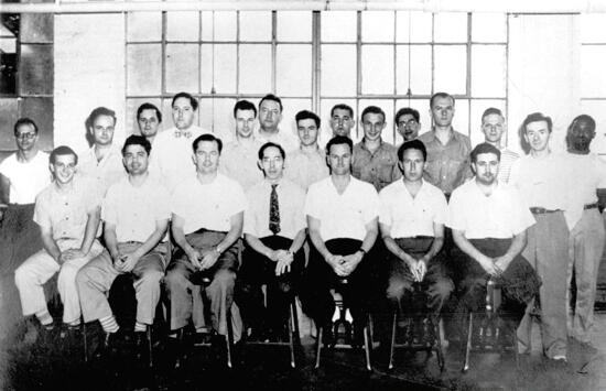 Сотрудники EMCC в 1949 году Результатом их работы становится UNIVAC I который - фото 4