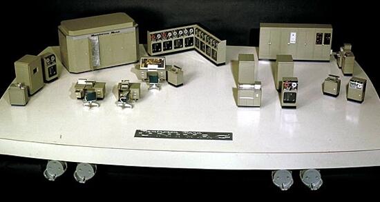 UNIVAC I представлял собой целый комплекс оборудования занимающий отдельный - фото 5