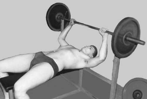 Рис 61 Упражнение для укрепления двуглавой мышцы плеча правильное положение - фото 61