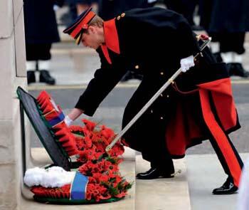 Laying a wreath at the Cenotaph on Remembrance Day 2008 Like the rest of the - фото 66