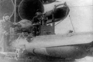 На эсминце Урицкий во время учений вверху Сталин на параде 1927 г На - фото 13