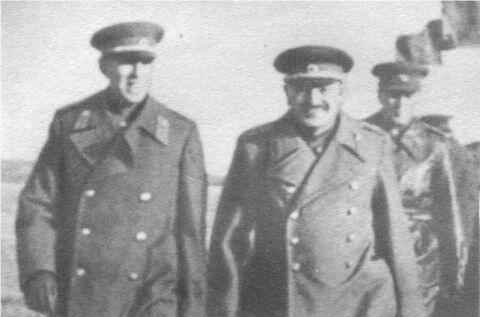 А А Кузнецов и А А Жданов на фронте 1943 г Бой ведут партизаны - фото 14