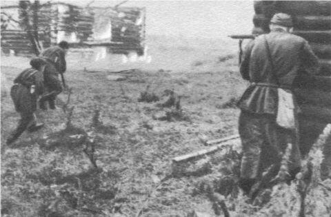 Бой ведут партизаны Партизанский край 1942 г Резервы подтягиваются к - фото 15
