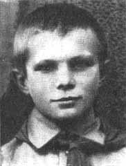 Юрий Гагарин в школьные годы Юрий Гагарин во время производственной практики - фото 6