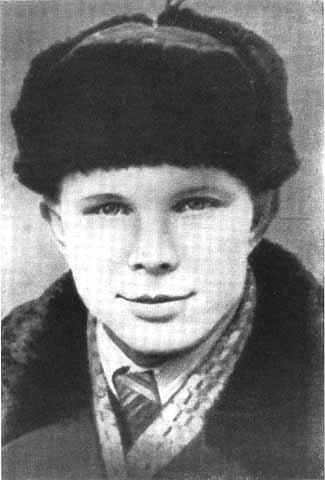 Юрий Гагарин во время производственной практики в Ленинграде Юрий Гагарин в - фото 8