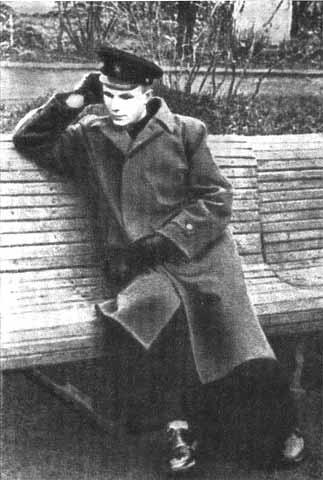 Юрий Гагарин в годы учебы в Саратовском индустриальном техникуме Ученик - фото 11