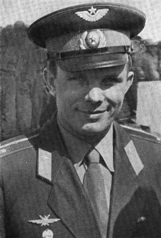 Юрий Гагарин на встрече со стартовой командой апрель 1961 года Константин - фото 27