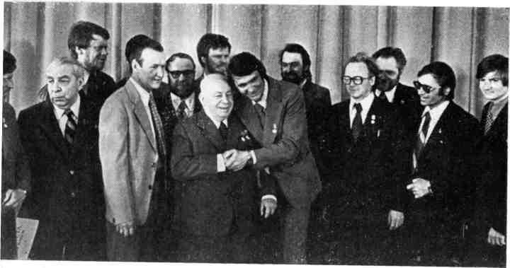 На следующий день после возвращения в Москву в ЦК ВЛКСМ состоялась встреча с И - фото 155