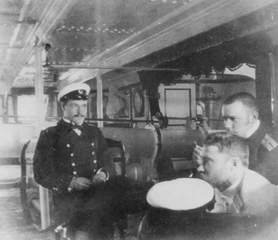 В каюткомпании Александра II Моряки броненосца и их четвероногие друзья - фото 68